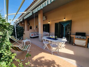 Outdoor dining - Respiro di Mare von Holiday World by Interhome (Campofelice di Roccella)