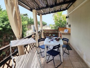 Outdoor dining - Ambra House by Holiday World by Interhome (Campofelice di Roccella)