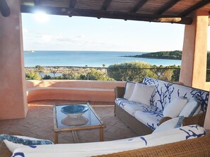Terrace/patio - Villa Isabel, Meer- und Strandblick, Schwimmbad und Jacuzzi by Interhome (San Teodoro)