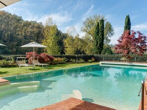 A heated pool - Ferienvilla 'Fattoria' mit eigenem Pool by Interhome (Reggello)