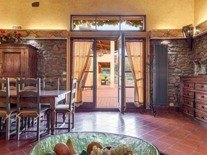 Dining - Ferienvilla 'Fattoria' mit eigenem Pool by Interhome (Reggello)