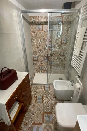 Bathroom - Wohnung mit Balkon by Interhome (Campofelice di Roccella)
