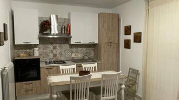 Frigorifero, forno, pentole/stoviglie/utensili