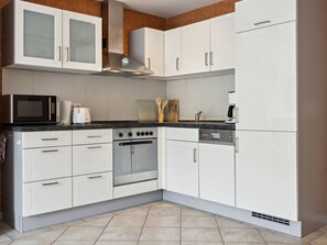 Fridge, microwave, oven, dishwasher - Haus Delphin by Interhome (Bodstedt)