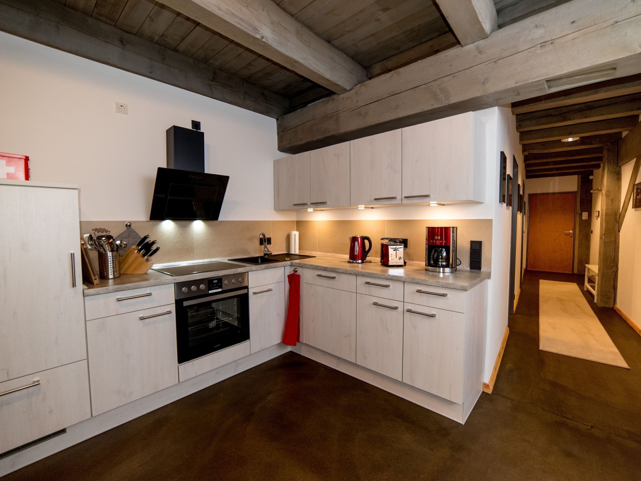 Kühlschrank, Ofen, Geschirrspüler, Kochgeschirr/Geschirr/Besteck