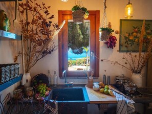 Geladeira, micro-ondas, fogão, lava-louças