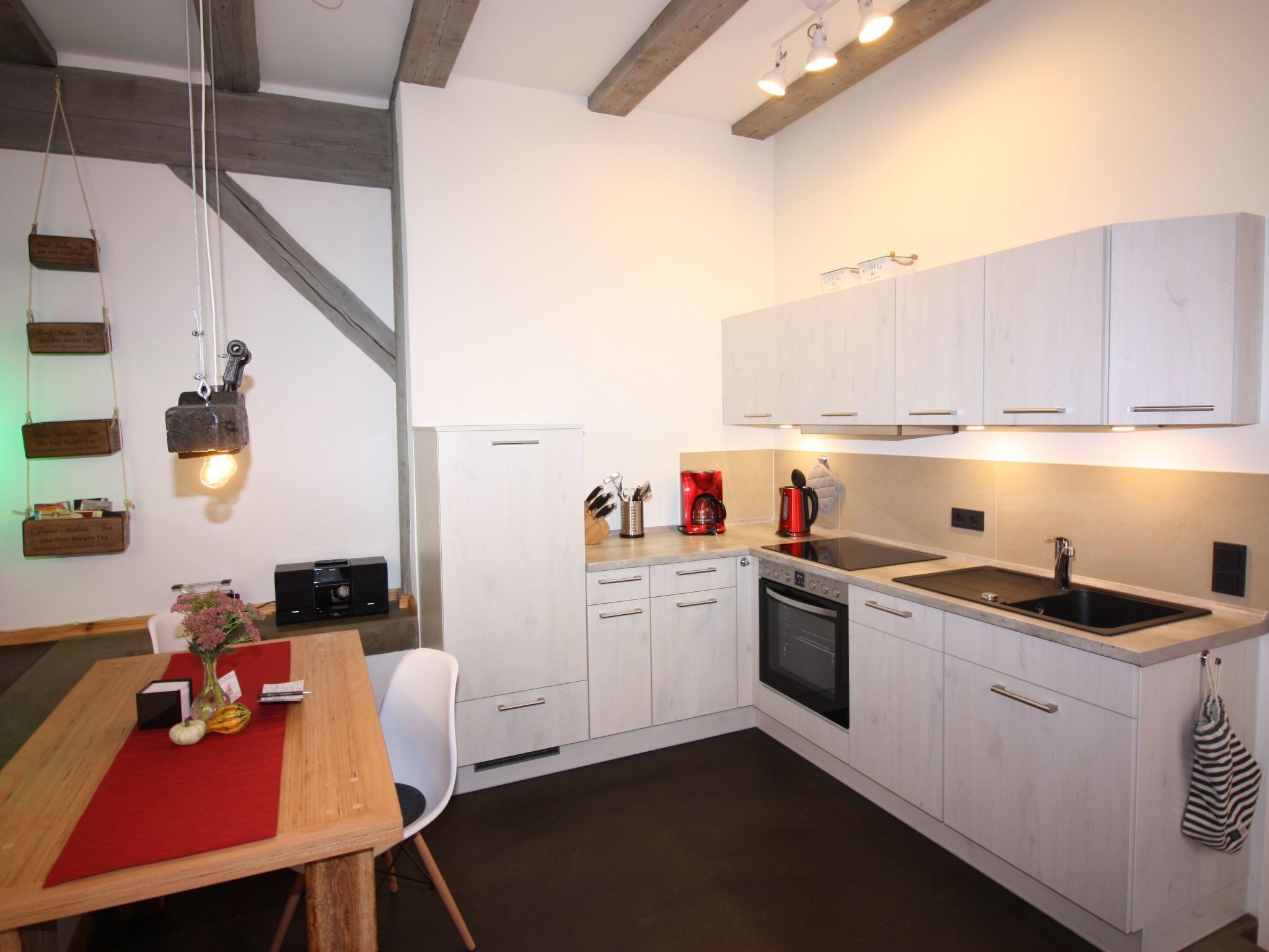 Kühlschrank, Ofen, Geschirrspüler, Kochgeschirr/Geschirr/Besteck