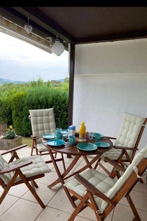 Outdoor dining - Kleiner Eifeltraum by Interhome (Daun)