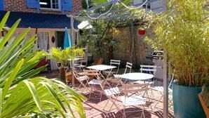 Outdoor dining - Unterkunft 2 escapade Normande by Interhome (Villers sur mer)