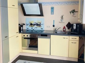 Kühlschrank, Mikrowelle, Ofen, Geschirrspüler