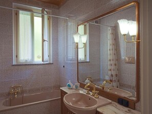 Towels - Elegantes Ferienhaus im historischen Zentrum von by Interhome (Cividale)