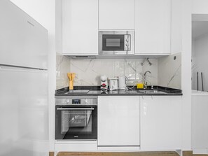 Fridge, microwave, oven, dishwasher - "Sofia Residence T1" by Interhome (Madeira/Funchal)