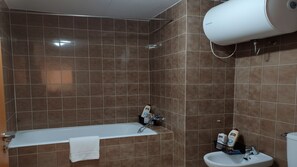 Comfort Apartment | Bathroom - Apartamento en Plaza central Montblanc (Sierra Nevada)