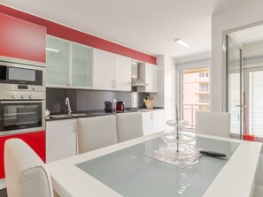 Fridge, microwave, oven, dishwasher - mit gemeinschaftlichem Pool by Interhome (Madeira/Funchal)