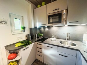 Fridge, microwave, oven, dishwasher - Mit Liebe ausgestattetes Haus im Naturpark by Interhome (Vöhl)