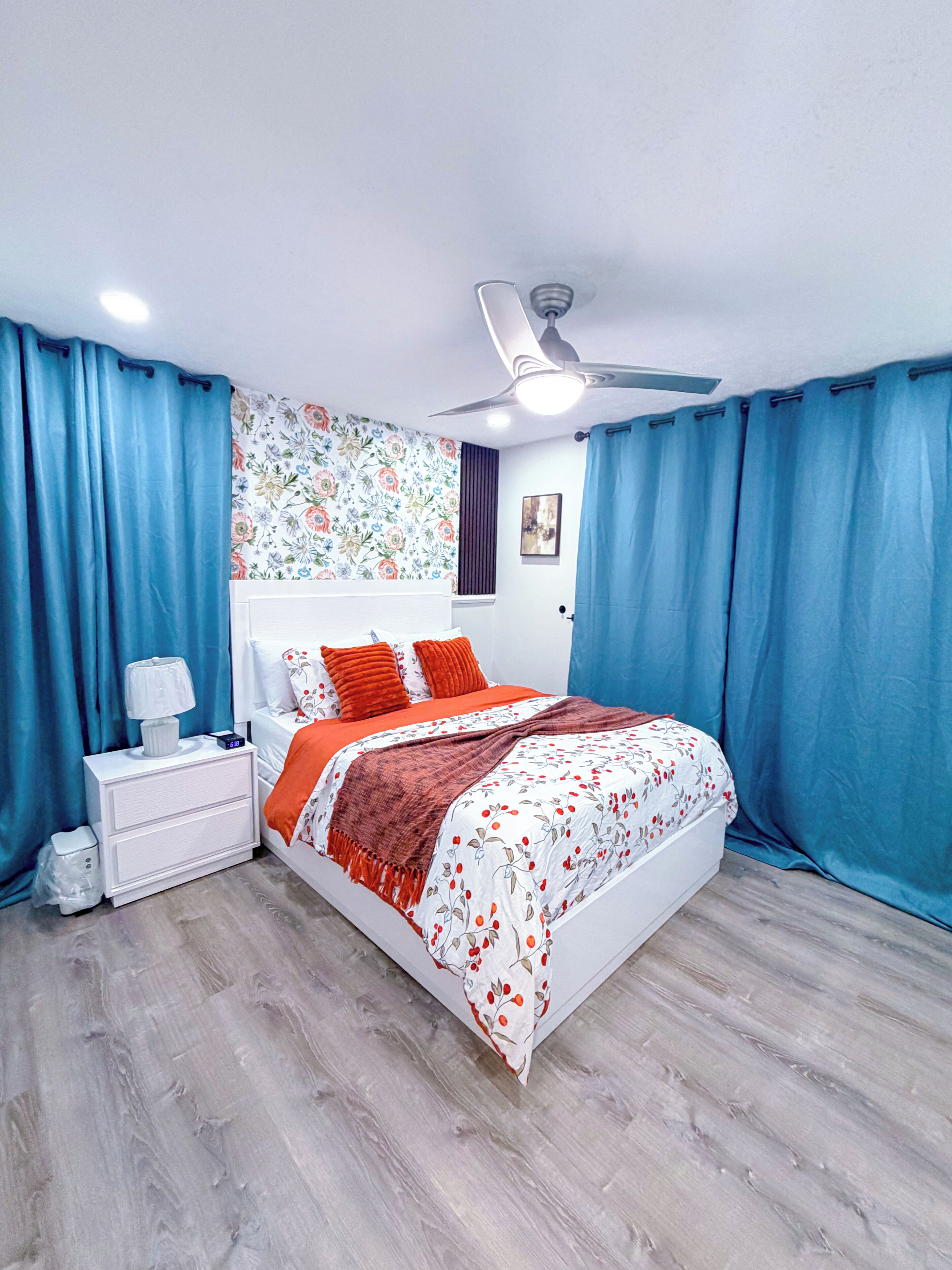 3 slaapkamers, een strijkplank/strijkijzer, gratis wifi, beddengoed
