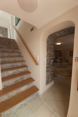 Interior - Cottage aus Stein mit Blick auf das Wasser by Interhome (Arco da Calheta)