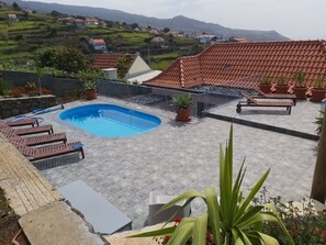 Pool - Cottage aus Stein mit Blick auf das Wasser by Interhome (Arco da Calheta)