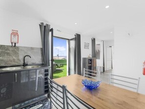 Dining - "Telvina House" mit eigenem Garten by Interhome (Arco da Calheta)