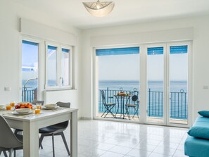 Dining - Meerblick-Wohnung 'Casa Serafina Armonia by Interhome (Letojanni)