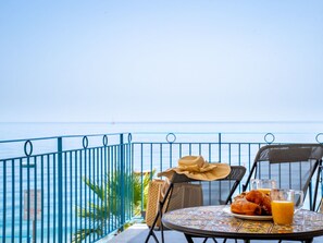 Outdoor dining - Wohnung am Meer 'Casa Serafina Sinfonia by Interhome (Letojanni)