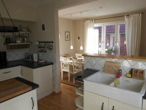 Fridge, dishwasher, cookware/dishes/utensils - in Norden mit großem Garten by Interhome (Norden)