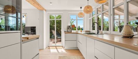 Réfrigérateur, micro-ondes, four, lave-vaisselle