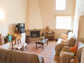 TV, fireplace, DVD player - Berghütte "Villa Romao" by Interhome (Loulé)