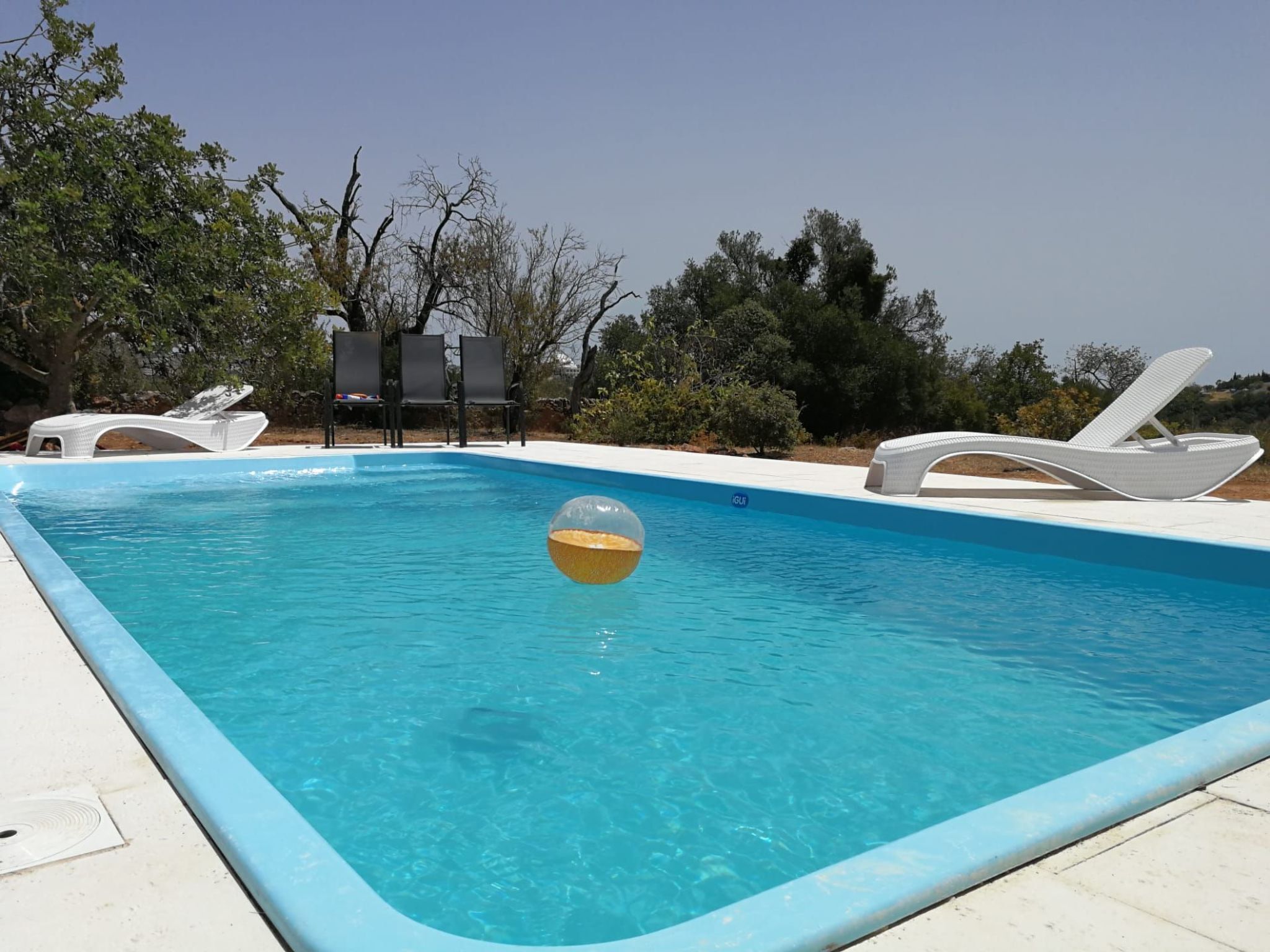 حمّام سباحة مُدفَّأ