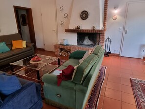 TV, fireplace - Erdgeschosswohnung im Haus "Silva Mare" by Interhome (Kellenhusen)