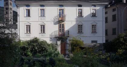 Bündner Zuckerbäckerpalazzo unter Denkmalschutz by Interhome