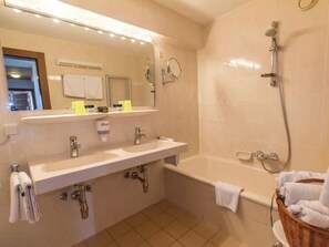 Towels - App Typ C - bis 6 by Interhome (Bad Kleinkirchheim)