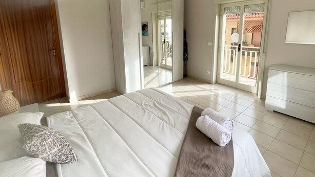 Unclassified image, 1 of 7, button - Cocciu D'Amuri by Interhome (Castelmola)