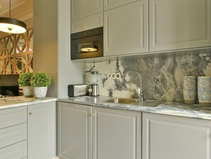 Refrigerador, microondas, horno y lavavajillas 
