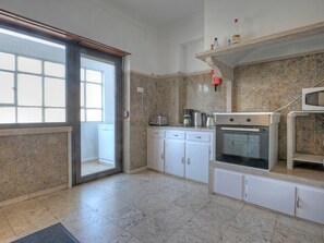 Unclassified image, 4 of 30, button - Wohnung "Apolonia7" mit Blick auf das Wasser by Interhome (Lisbon)