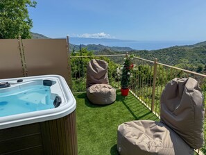 Outdoor spa tub - Tante Giovanninas Haus von Holiday World by Interhome (Castelmola)