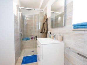 Bathroom - Tante Giovanninas Haus von Holiday World by Interhome (Castelmola)