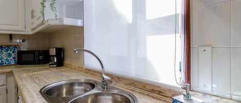 Réfrigérateur, micro-ondes, four, lave-vaisselle