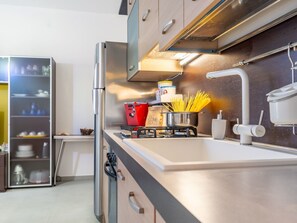 Fridge, oven, cookware/dishes/utensils - Haus der Weisheit by Interhome (Castelmola)