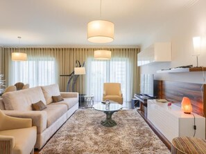 Living area - Wisteria Guest House, Kostenloses Parken - Aveiro by Interhome (Aveiro)