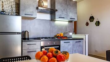 Frigorifero, forno, pentole/stoviglie/utensili