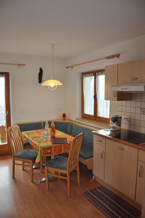 Dining - Rosenheim Appartement 4 by Interhome (Meransen Maranza)