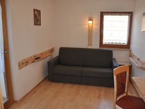 TV - Rosenheim Appartement 4 by Interhome (Meransen Maranza)