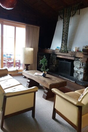 TV - Chalet Holzwurm by Interhome (Oberried-Ebligen)