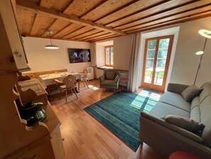 TV - Chesa Fischer / Wohnung Palü / ÖV-Inklusive by Interhome (Samedan)