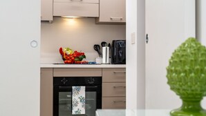 Fridge, oven, cookware/dishes/utensils - Wohnung 'Loft 192' in Strandnähe by Interhome (Castelmola)