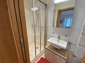 Bathroom - Chesa Robinson by Interhome (Samedan)