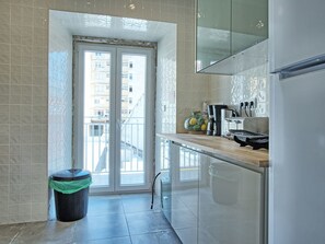 Kühlschrank, Mikrowelle, Ofen, Geschirrspüler