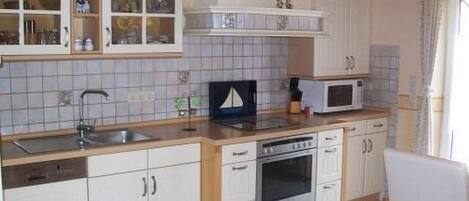 Réfrigérateur, micro-ondes, four, lave-vaisselle