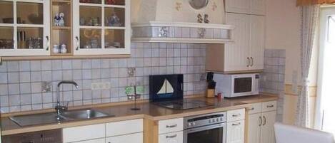 Refrigerador, microondas, horno, lavavajillas